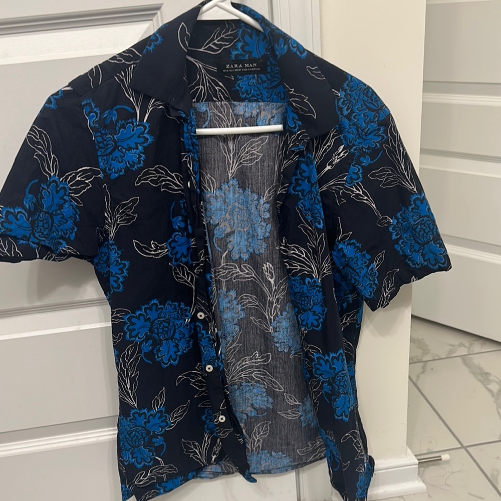 Zara Men's Black and Blue Floral Shirt
